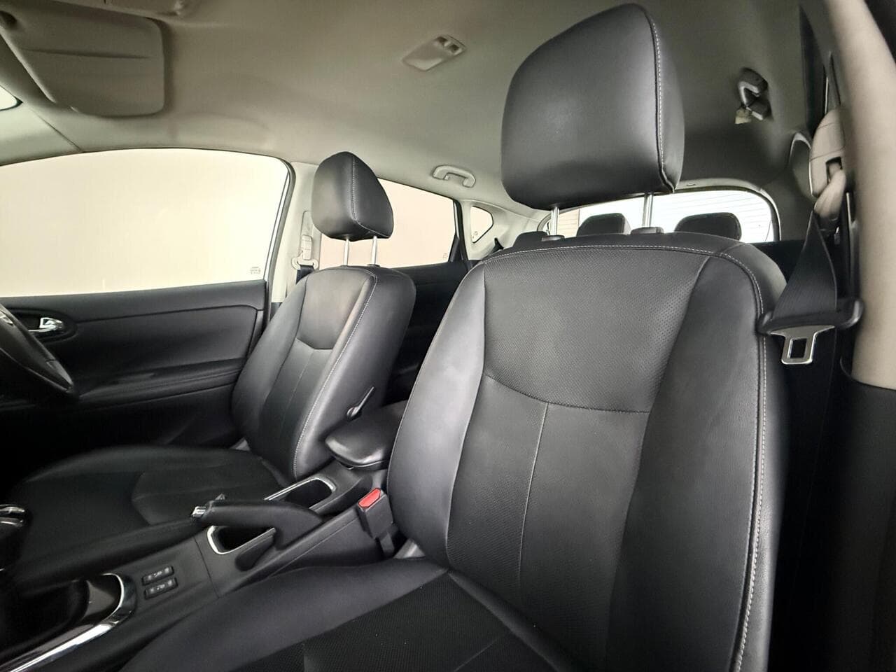 Nissan Pulsar thumbnail Seat Front Passenger
