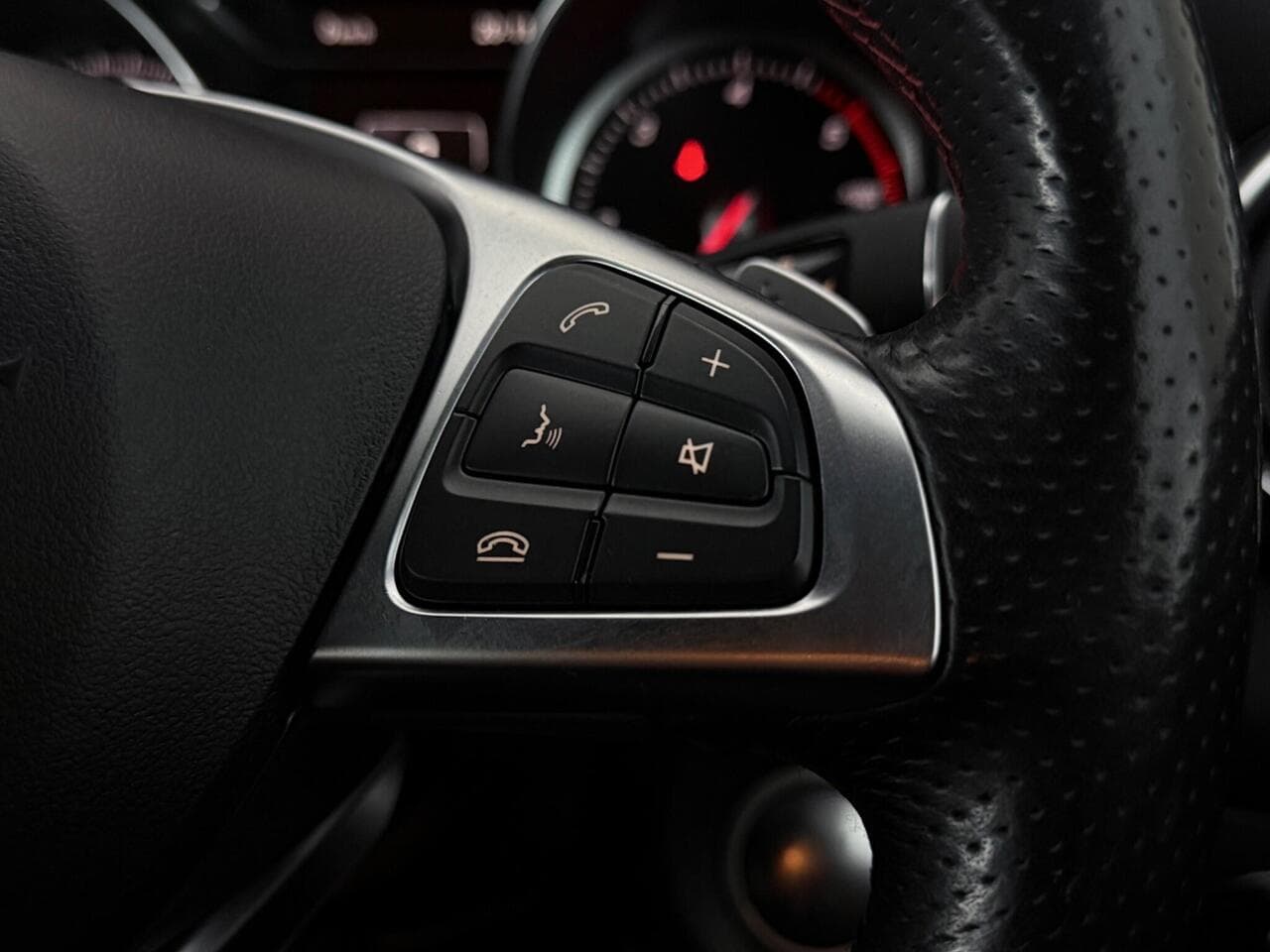 Mercedes-Benz GLA thumbnail Misc Controls