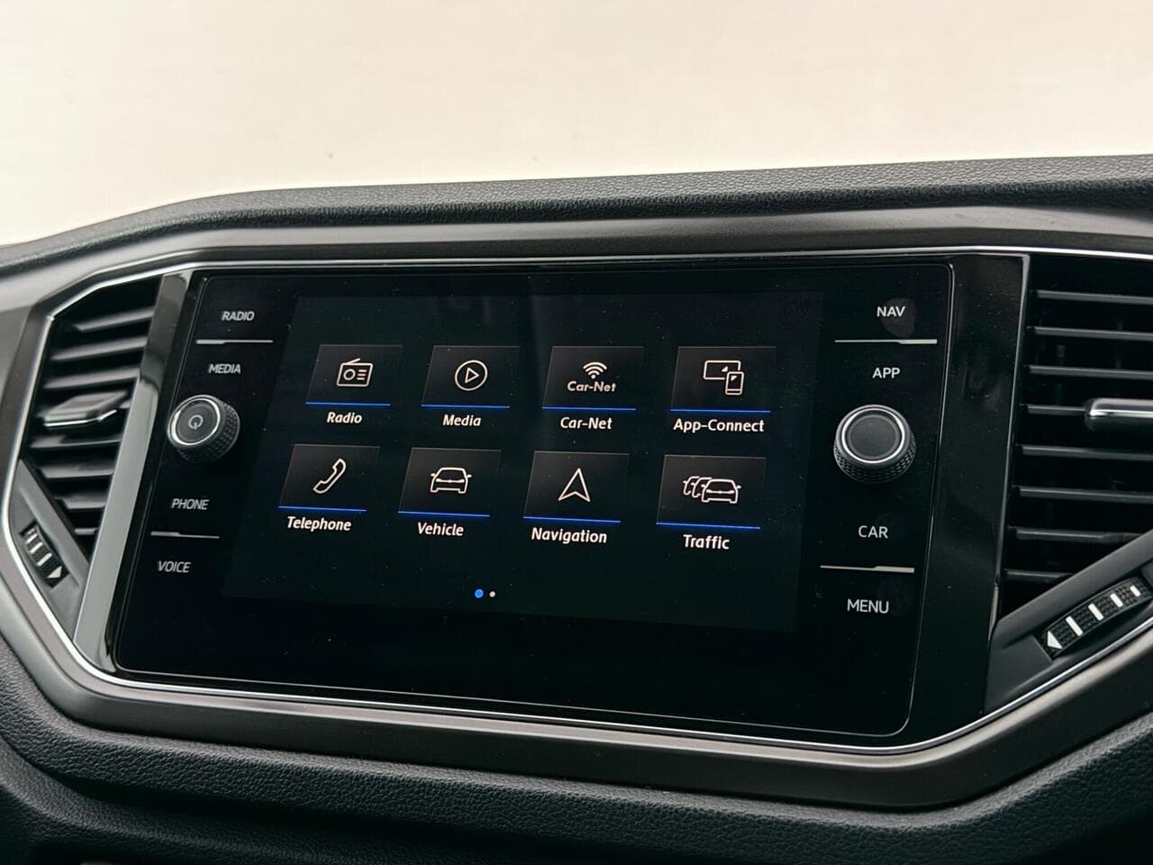 Volkswagen T-Roc thumbnail Infotainment System