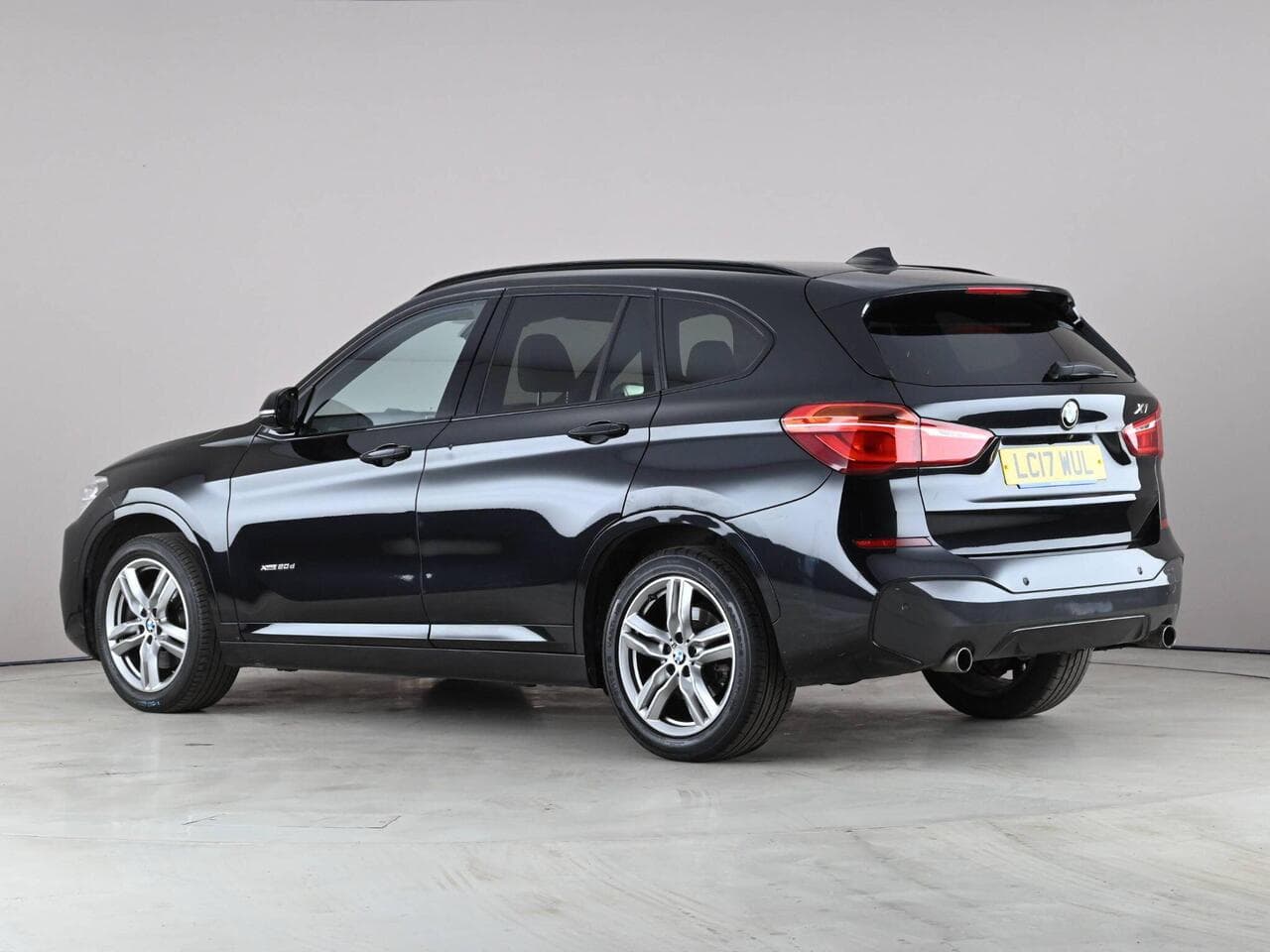 BMW X1 thumbnail Side Left