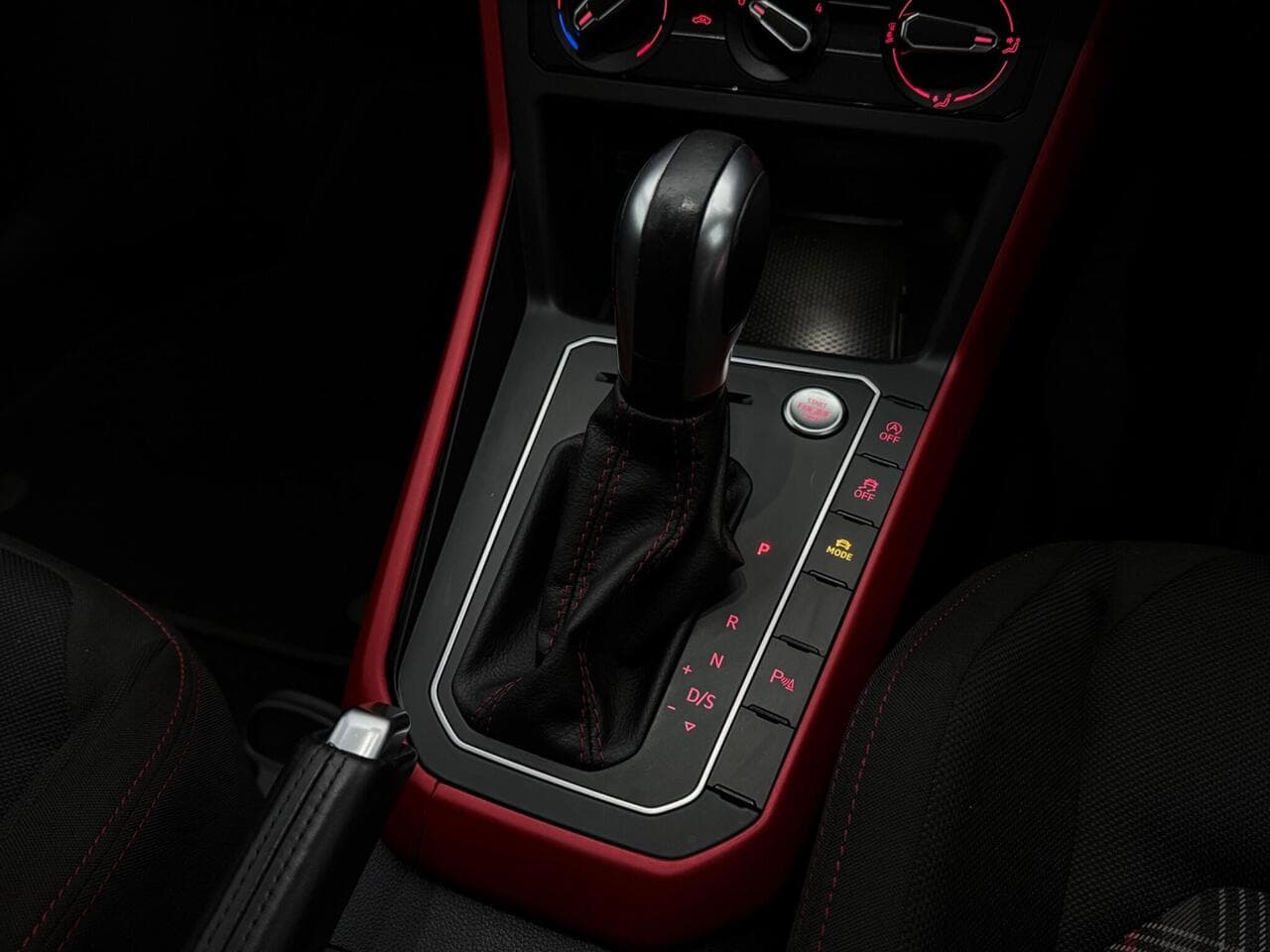 Volkswagen Polo thumbnail Interior Front
