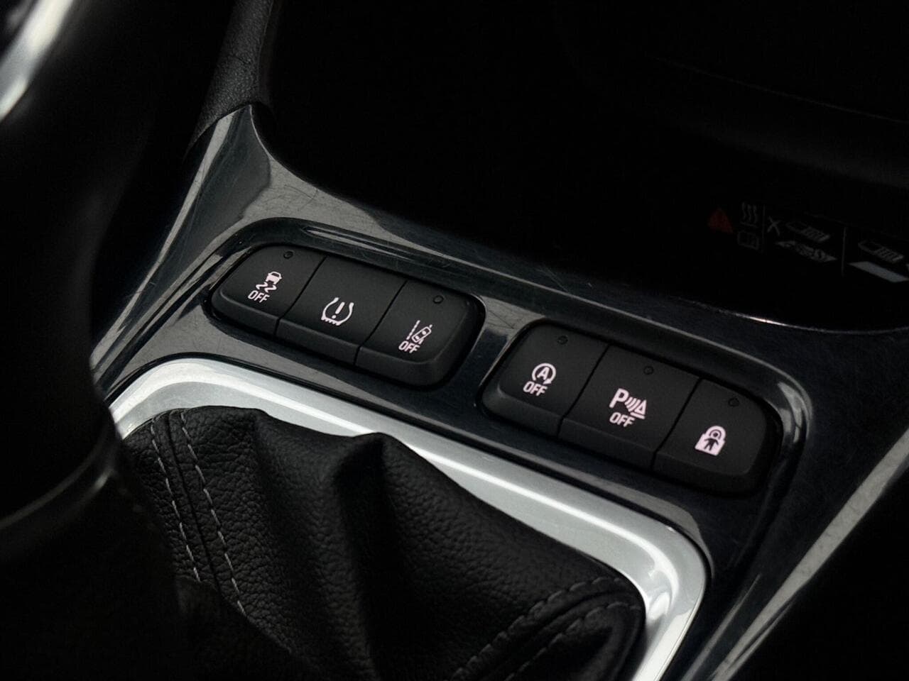 Vauxhall Crossland thumbnail Misc Controls