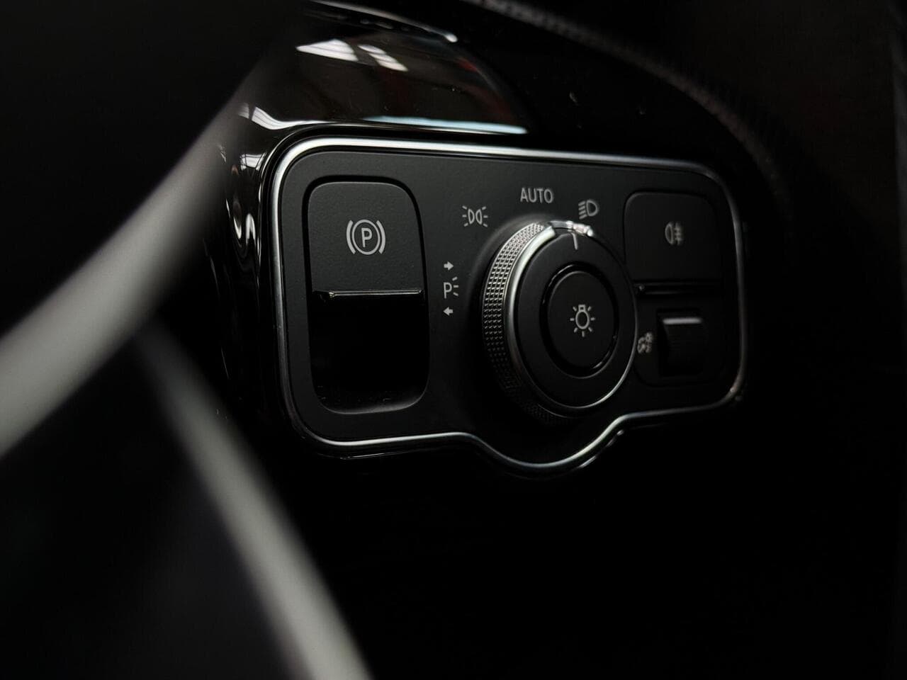Mercedes-Benz A Class thumbnail Misc Controls