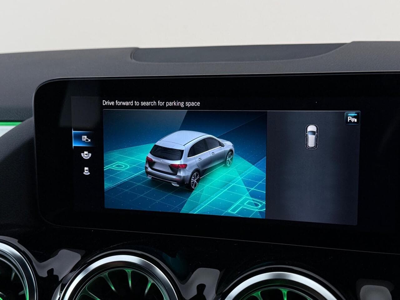 Mercedes-Benz B Class thumbnail Infotainment System