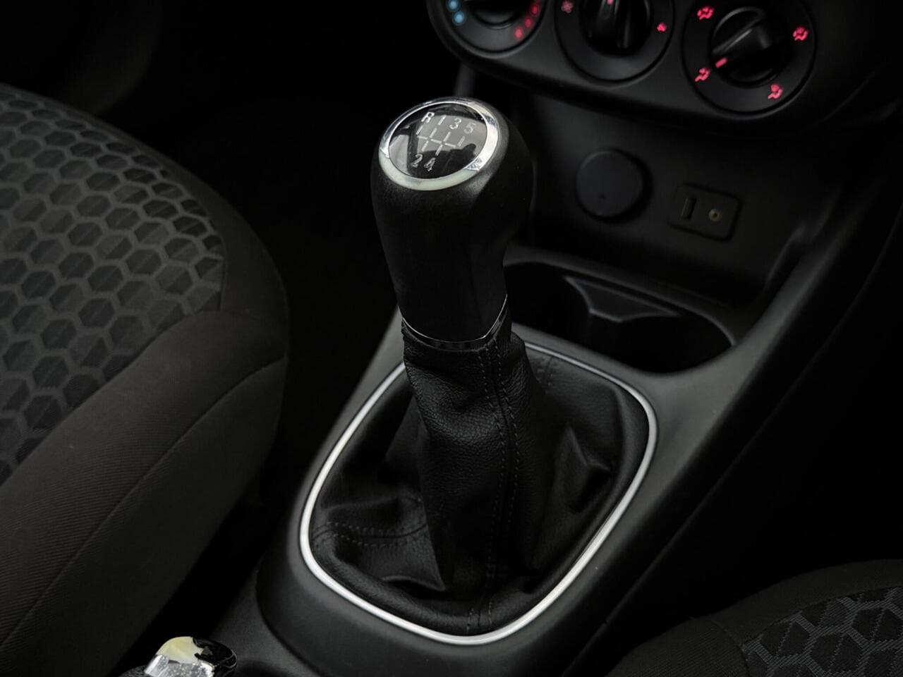 Vauxhall Corsa thumbnail Interior Front