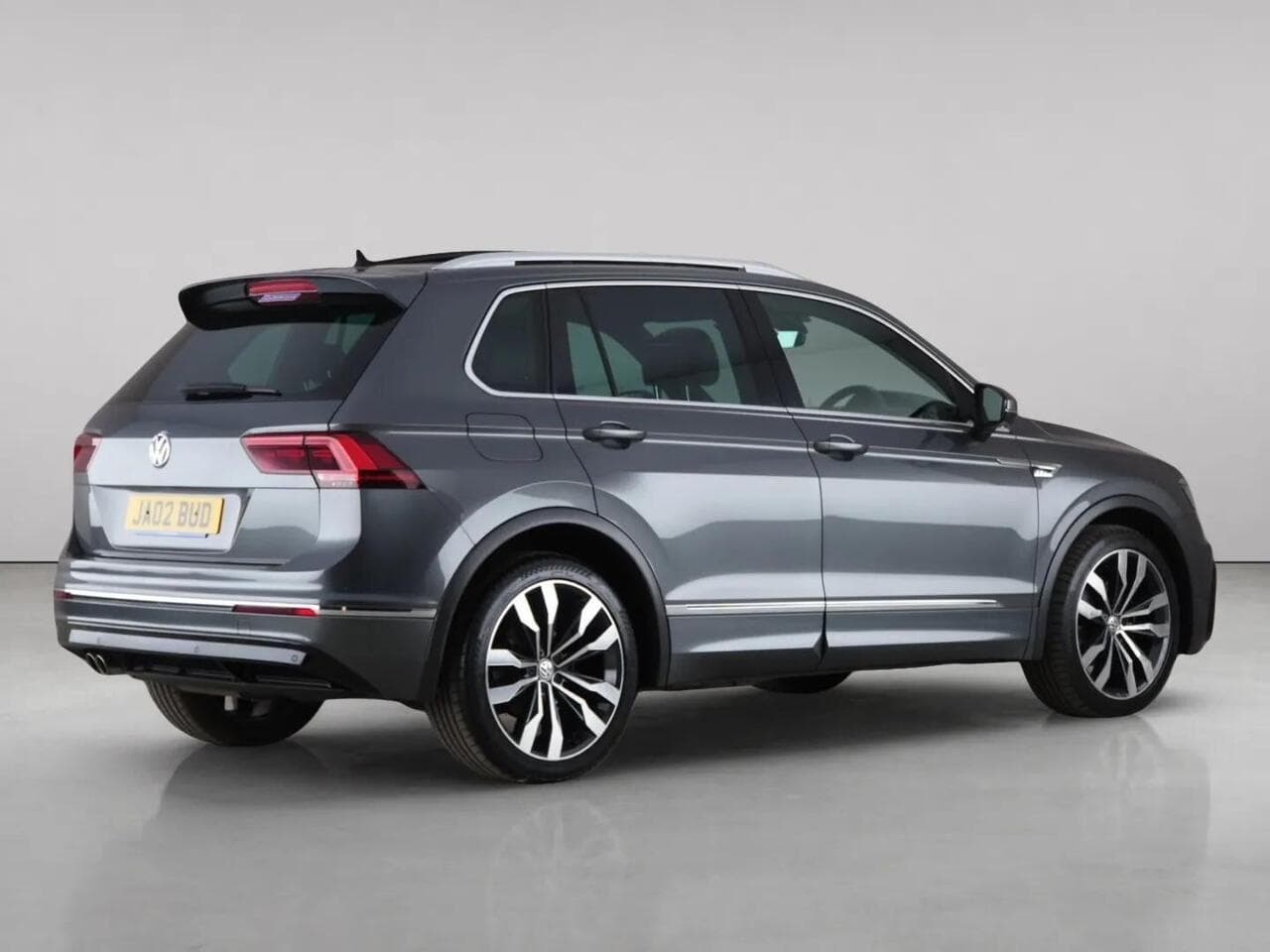 Volkswagen Tiguan thumbnail Rear Right