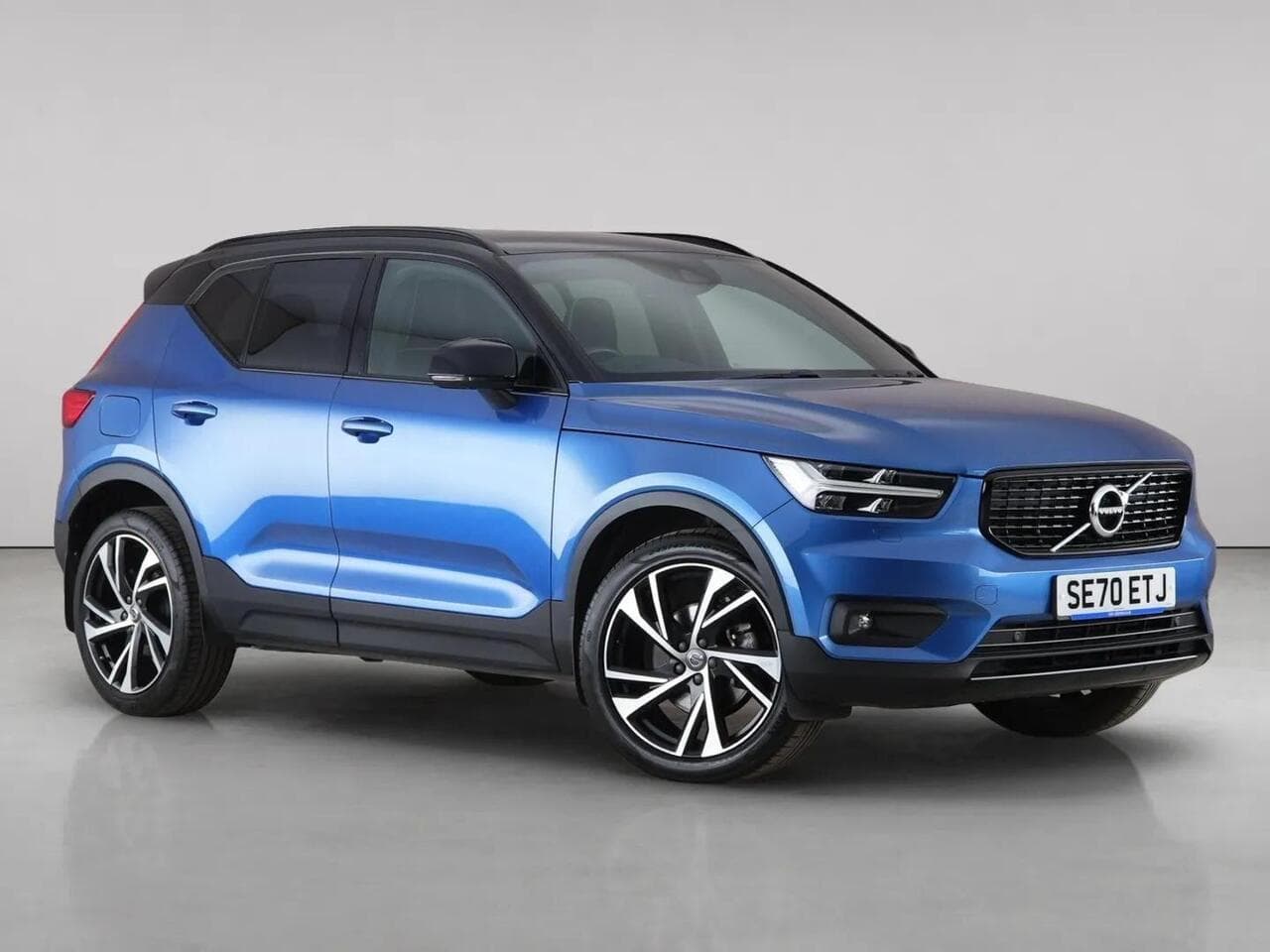 Volvo XC40 - Volvo XC40 2.0 B4 MHEV R-Design Pro Auto Euro 6 (s/s) 5dr