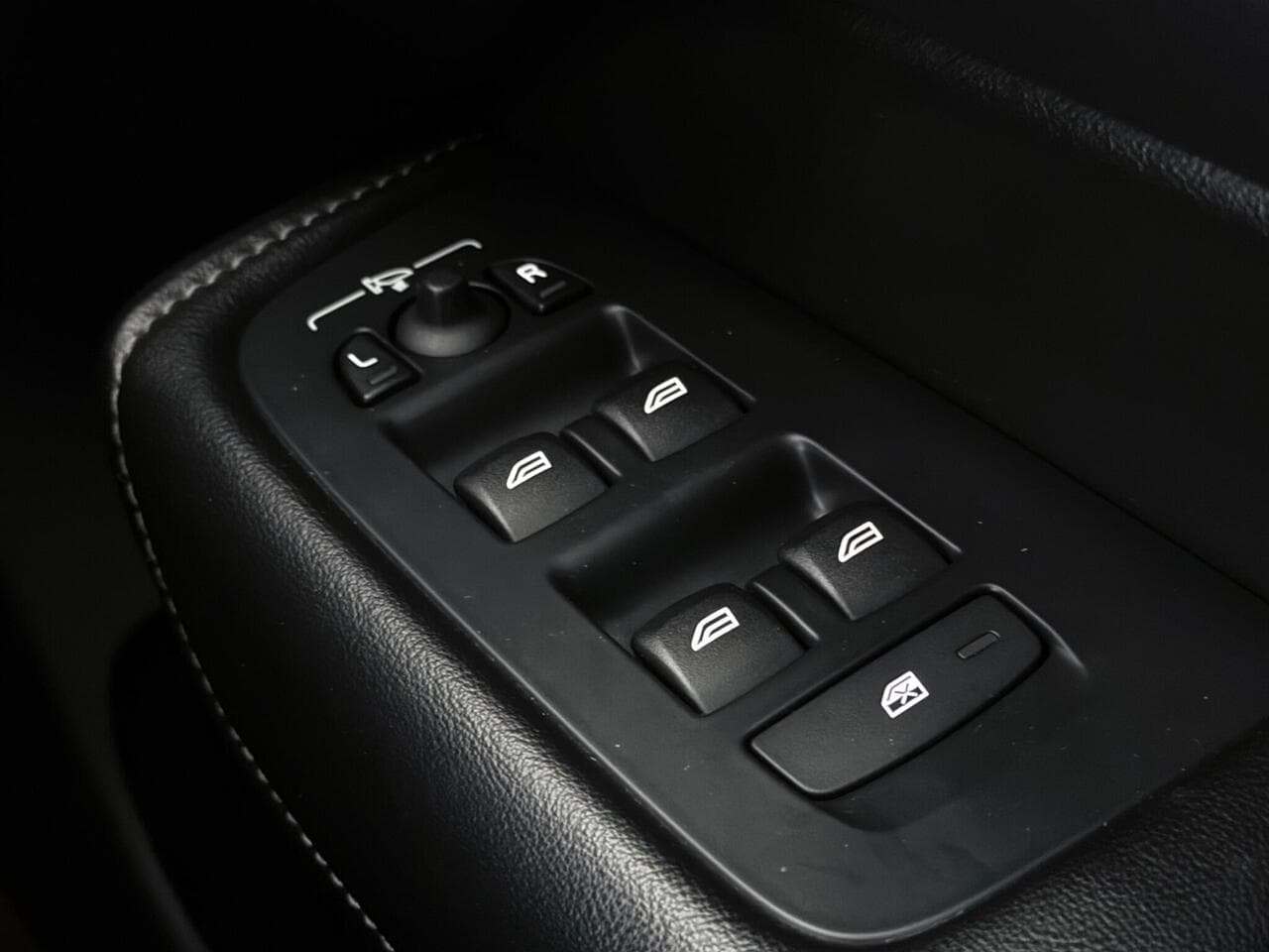 Volvo XC60 thumbnail Misc Controls