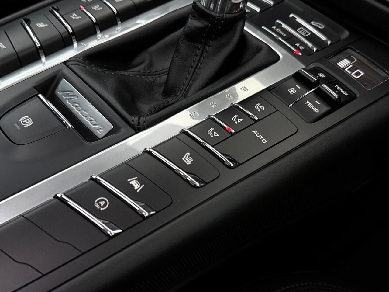 Porsche Macan thumbnail Misc Controls