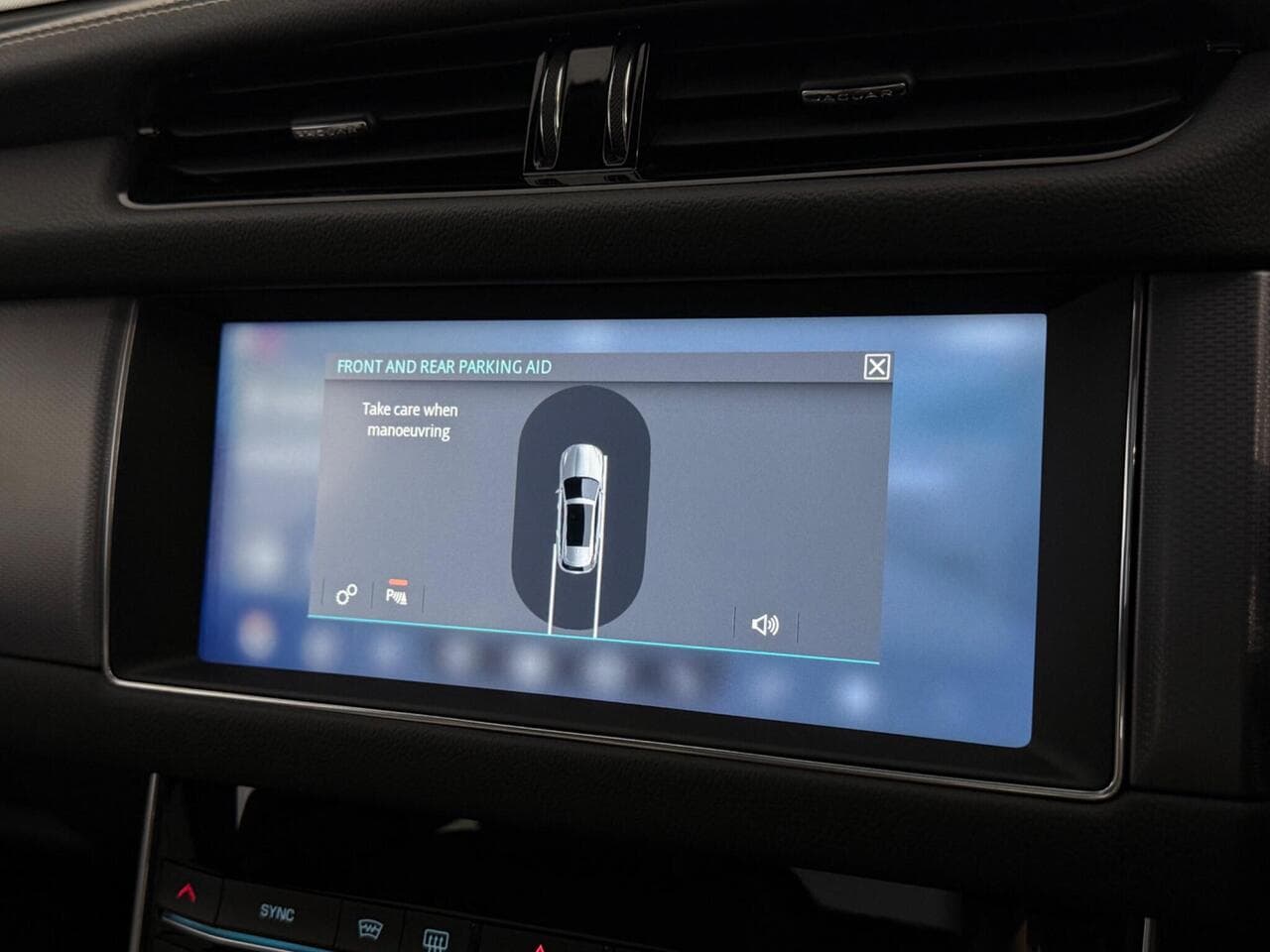 Jaguar XF thumbnail Infotainment System