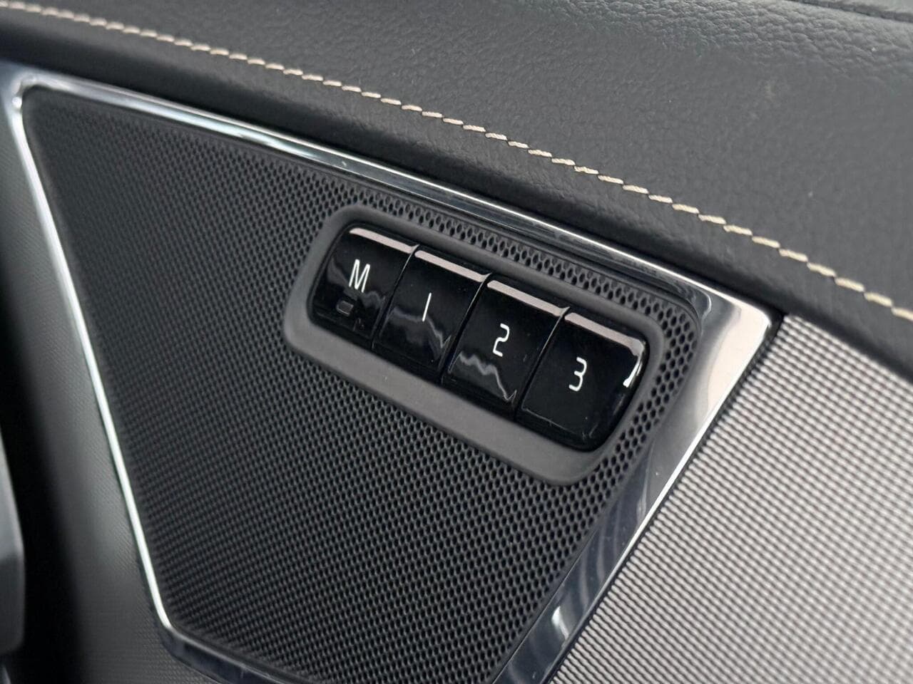Volvo XC90 thumbnail Misc Controls
