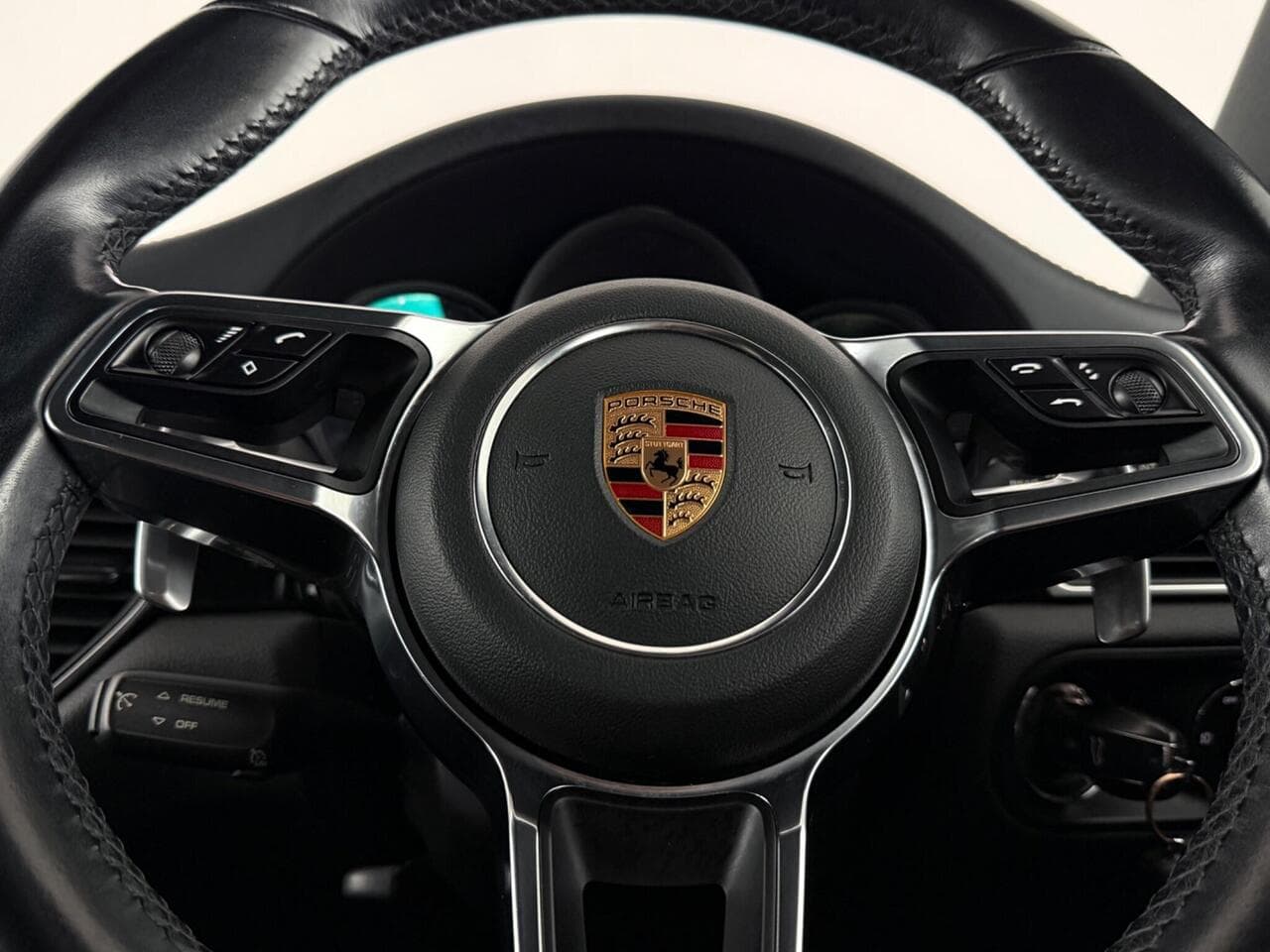Porsche Macan thumbnail Steering Wheel
