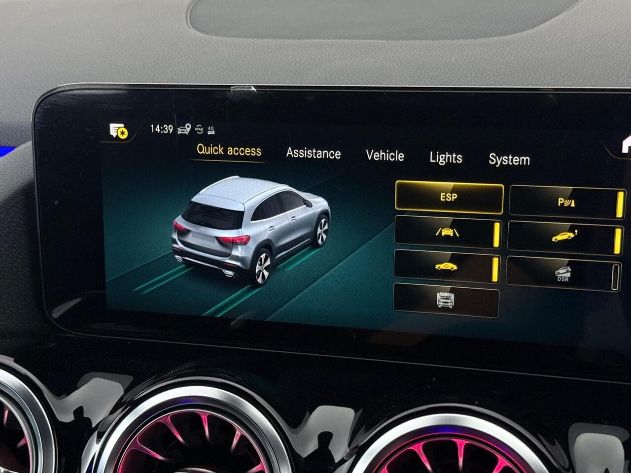 Mercedes-Benz GLA thumbnail Infotainment System