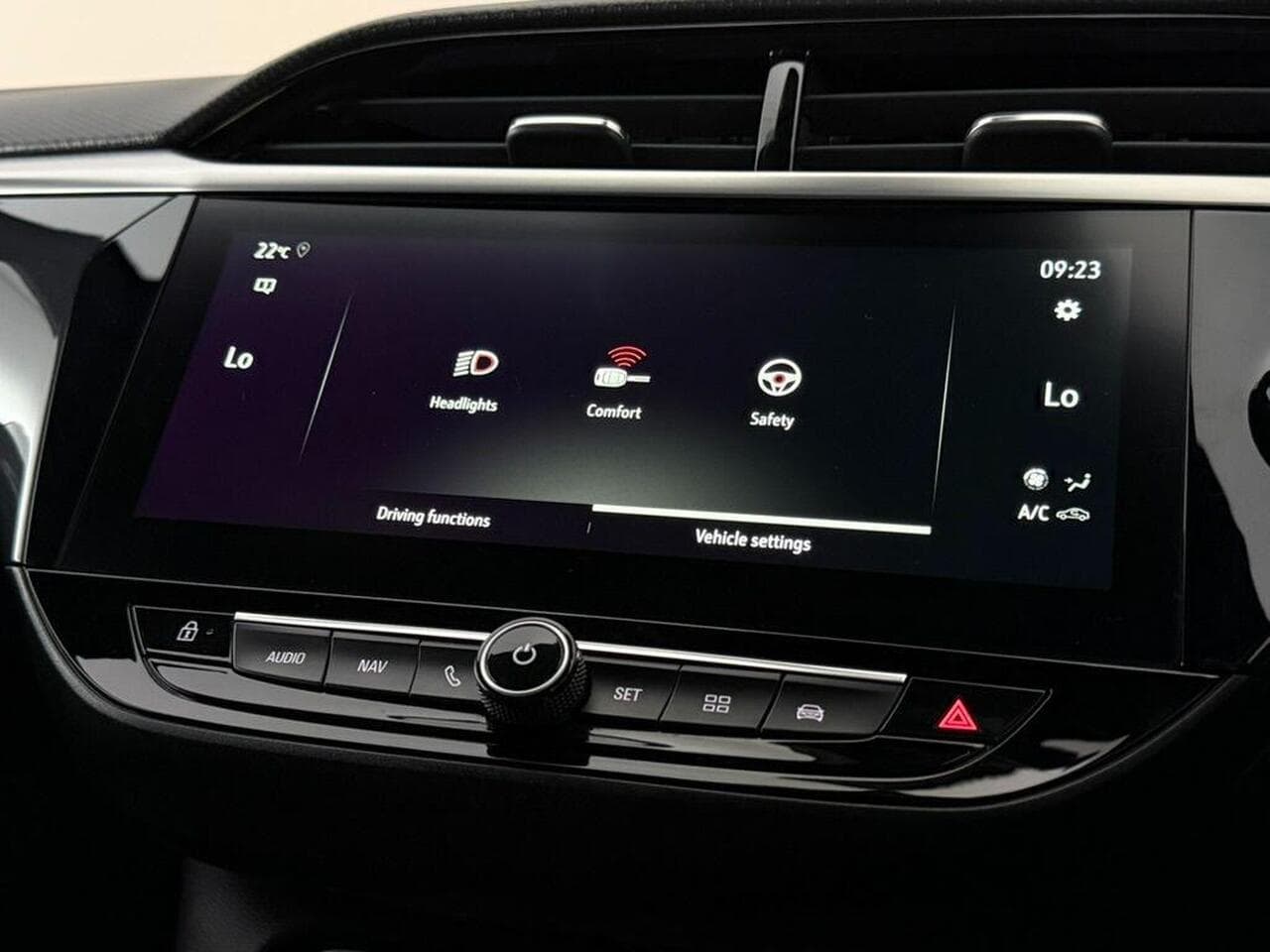 Vauxhall Corsa thumbnail Infotainment System