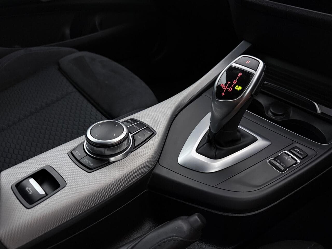 BMW 2 Series thumbnail Interior Front