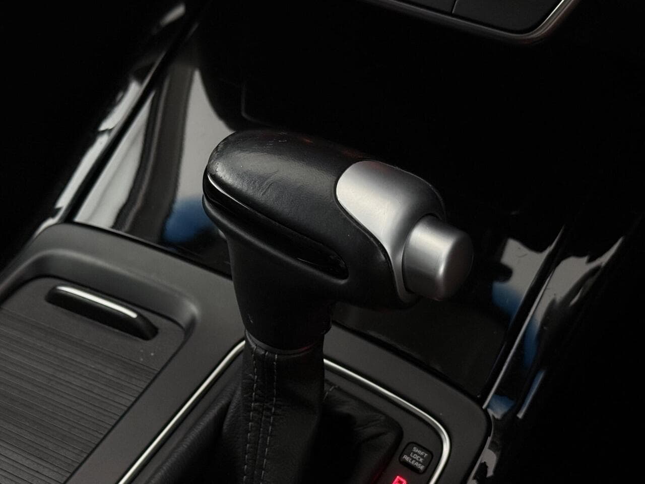 Kia Sorento thumbnail Interior Front
