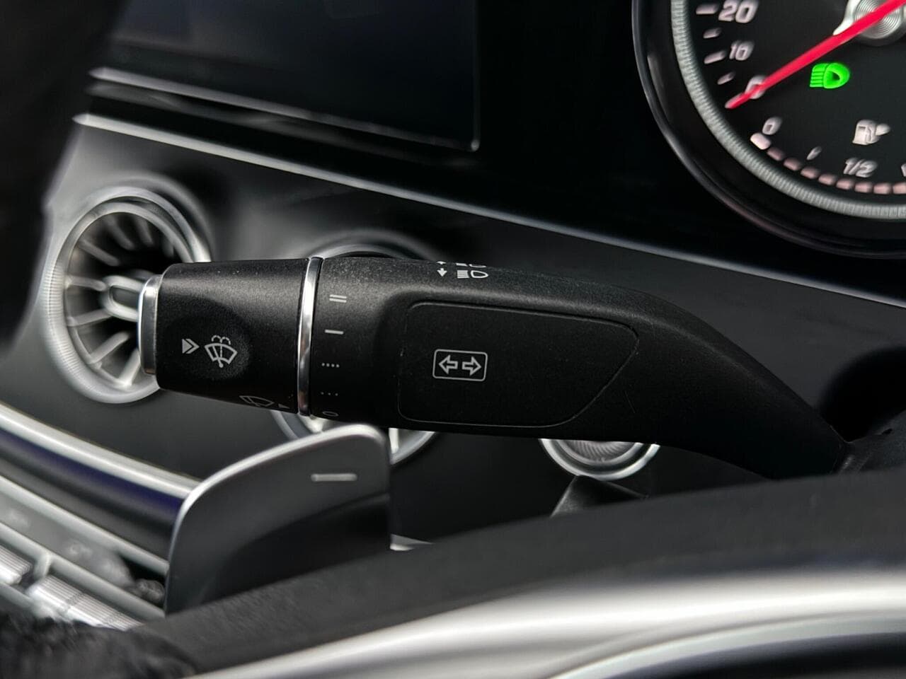 Mercedes-Benz E Class thumbnail Misc Controls