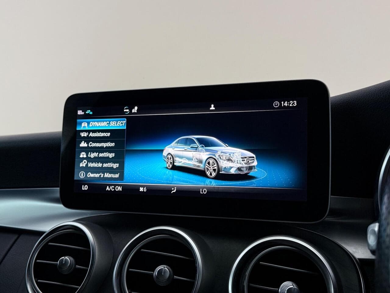 Mercedes-Benz C Class thumbnail Infotainment System