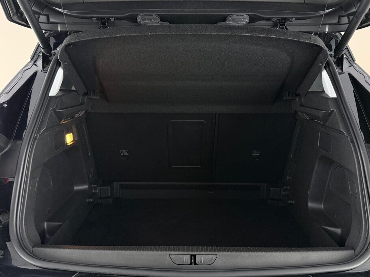 Vauxhall Grandland thumbnail Boot