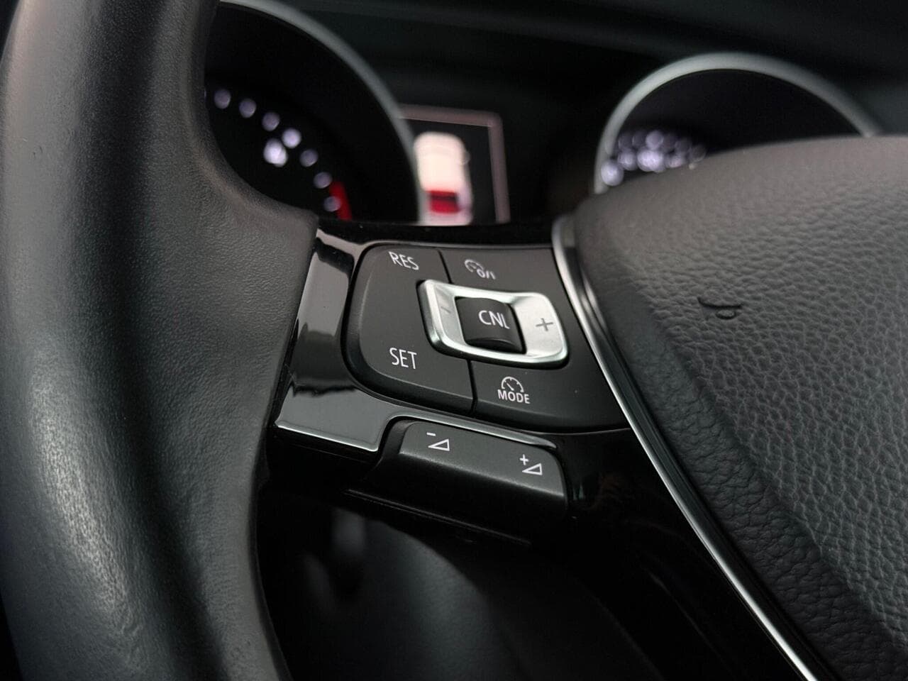 Volkswagen Tiguan thumbnail Misc Controls