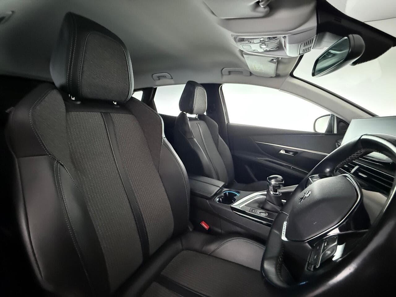 Peugeot 3008 thumbnail Seat Driver