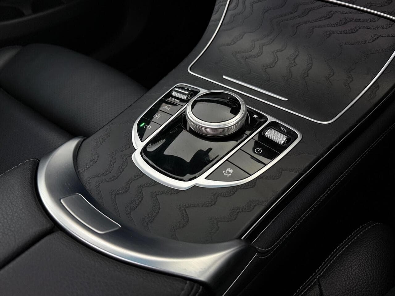 Mercedes-Benz GLC thumbnail Interior Front