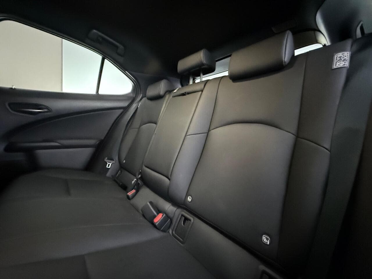 Lexus UX thumbnail Seats Rear