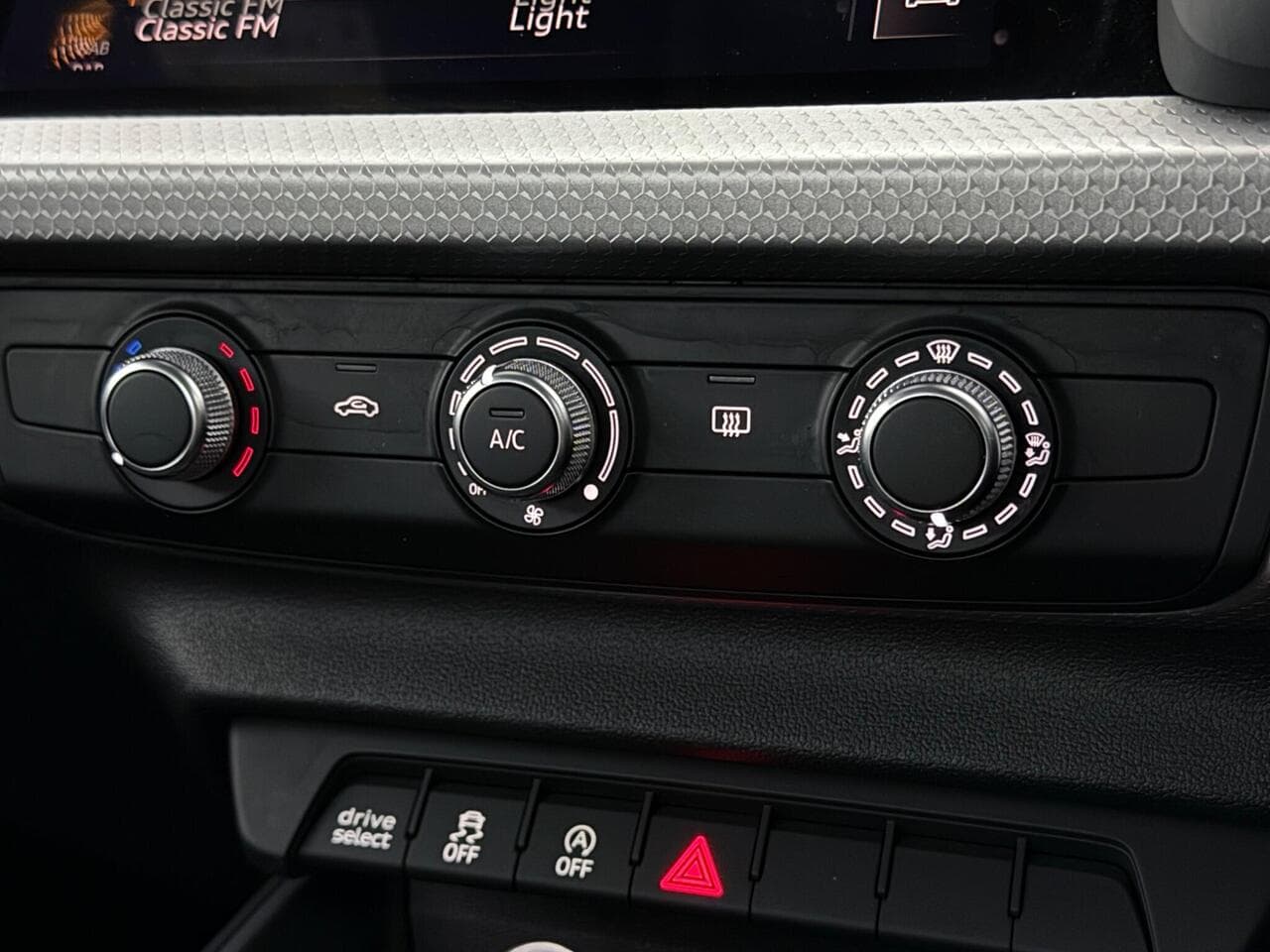Audi A1 thumbnail Misc Controls