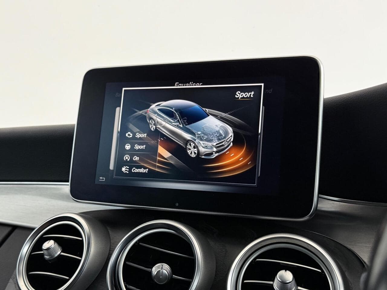 Mercedes-Benz C Class thumbnail Infotainment System