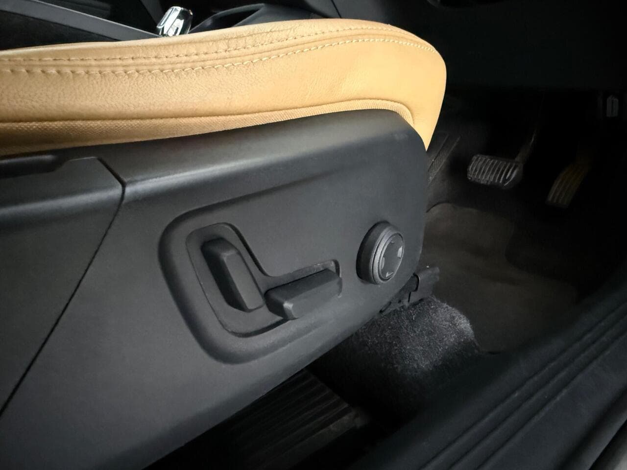 Volvo XC40 thumbnail Misc Controls