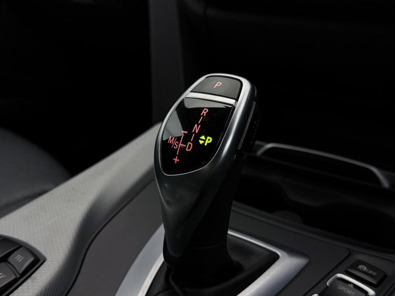 BMW 3 Series Gran Turismo thumbnail Interior Front