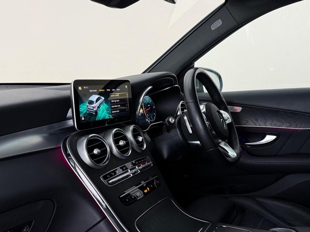 Mercedes-Benz GLC thumbnail Interior Front