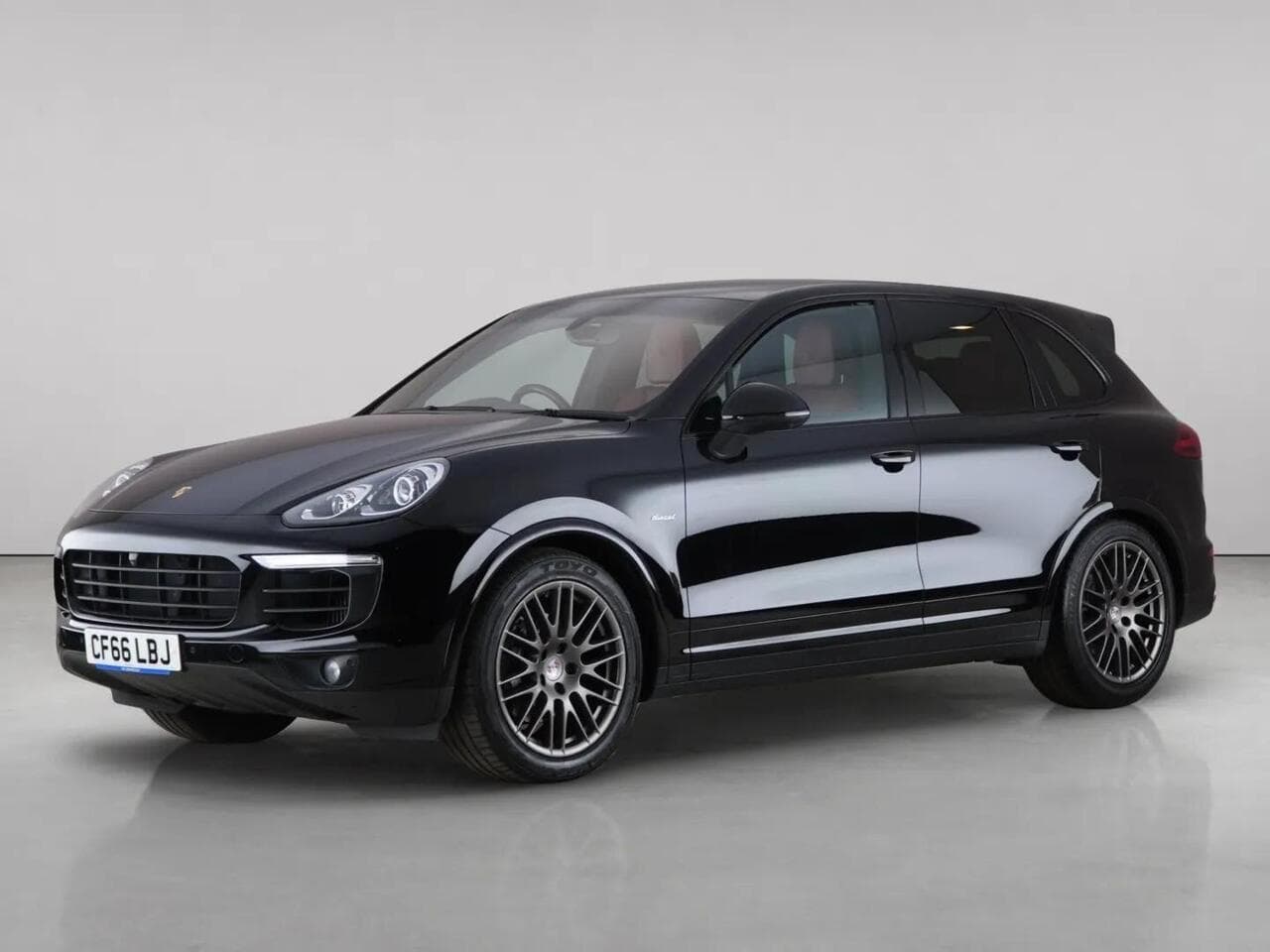 Porsche Cayenne thumbnail Front Left
