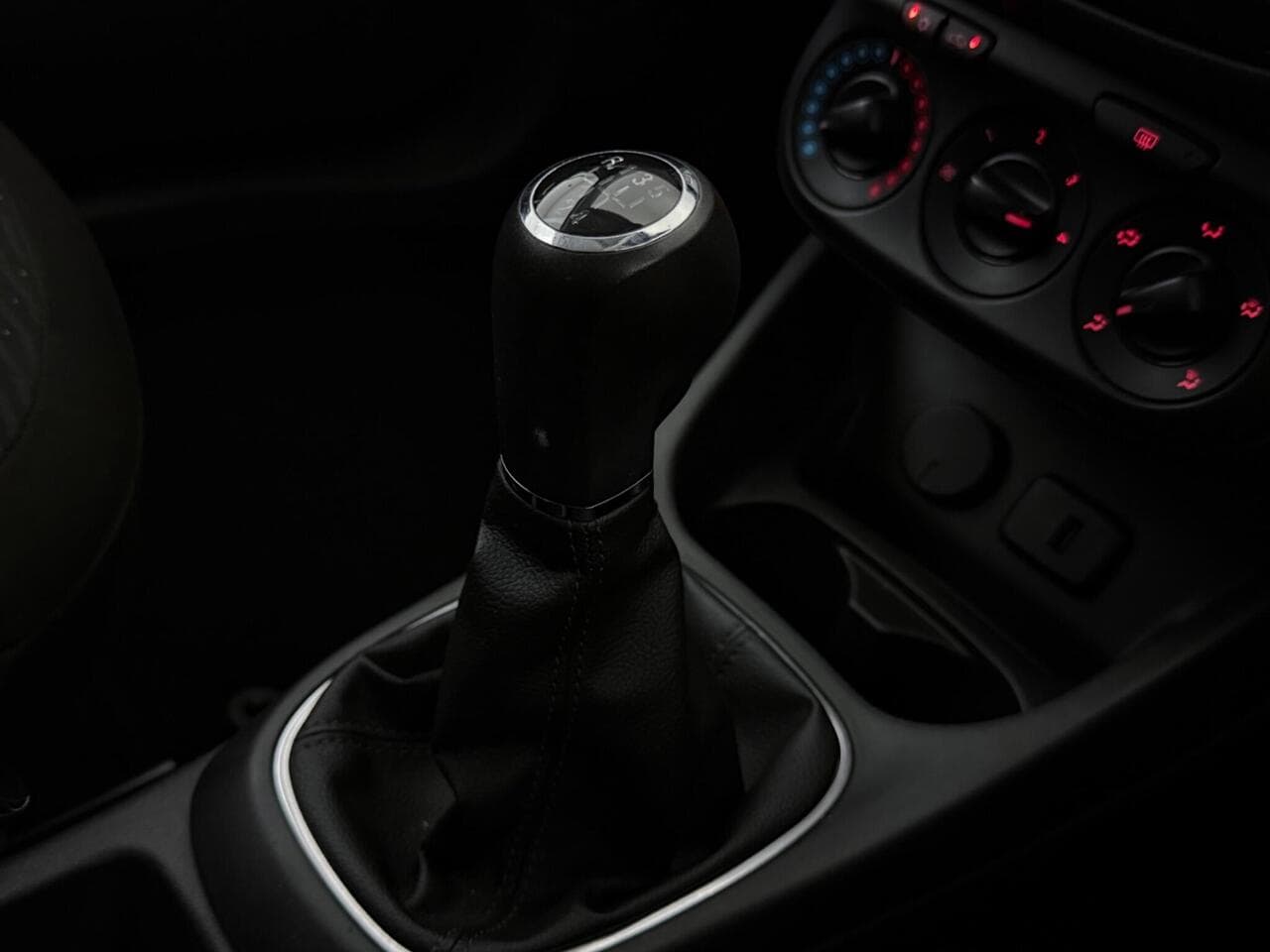 Vauxhall Corsa thumbnail Interior Front