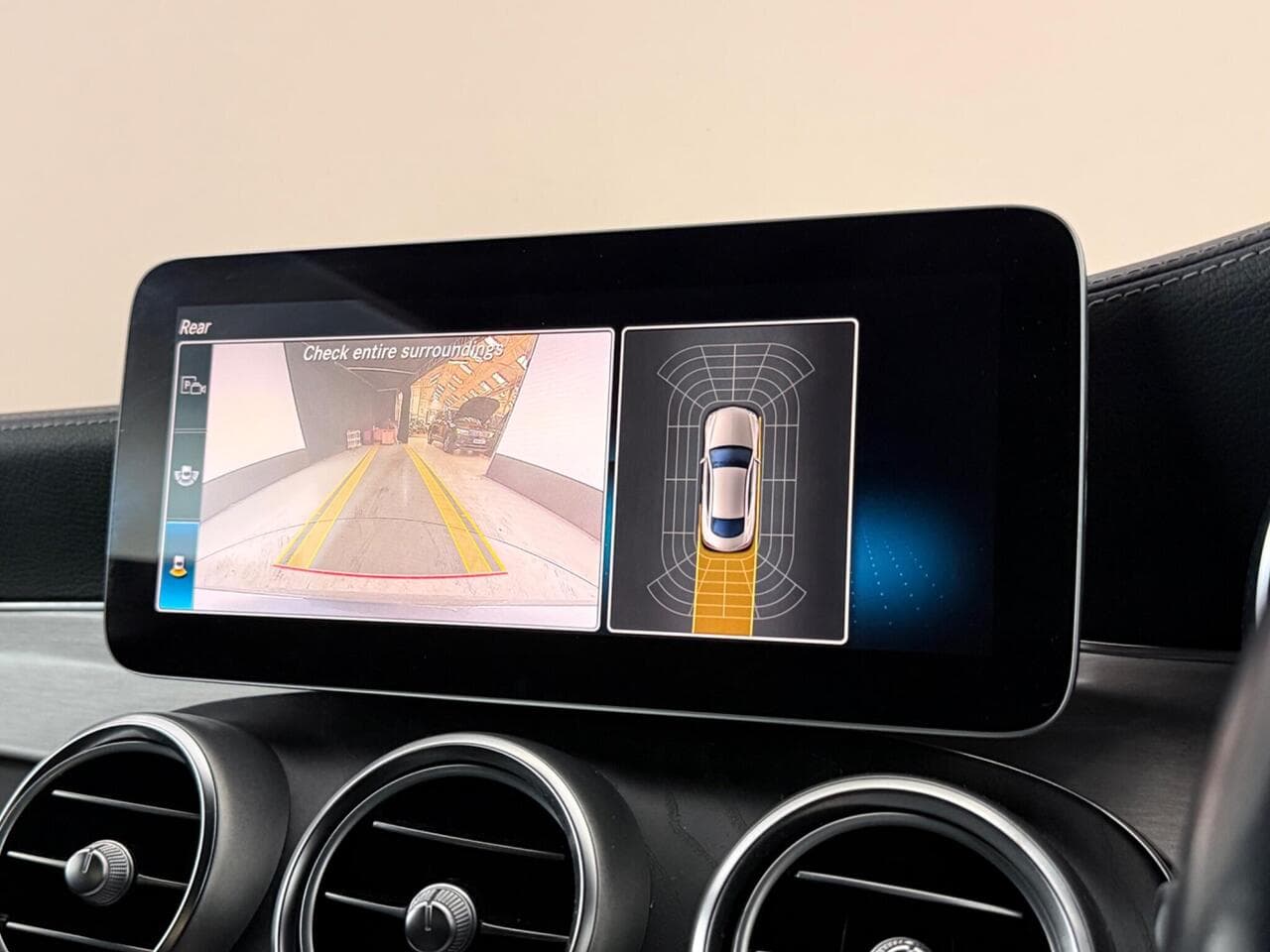 Mercedes-Benz C Class thumbnail Infotainment System