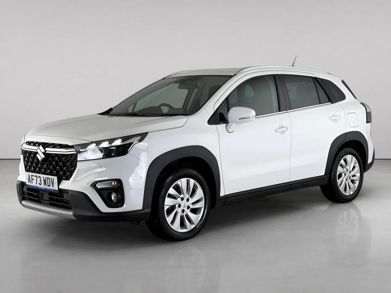 Suzuki S-Cross thumbnail Front Left