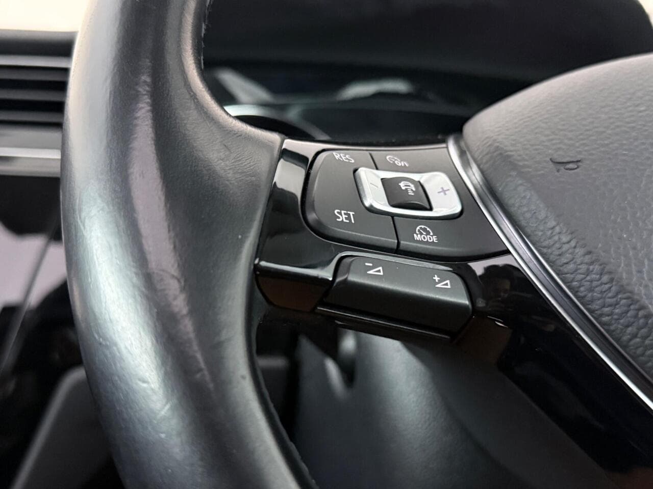 Volkswagen Touran thumbnail Misc Controls
