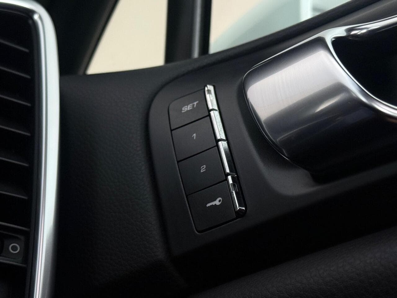 Porsche Cayenne thumbnail Misc Controls