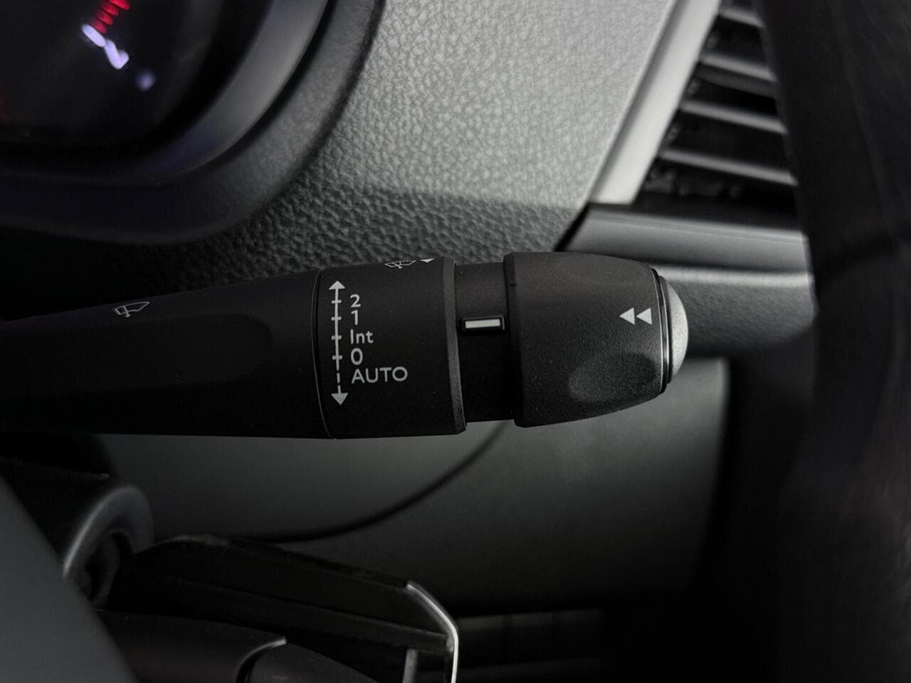 Vauxhall Vivaro thumbnail Misc Controls
