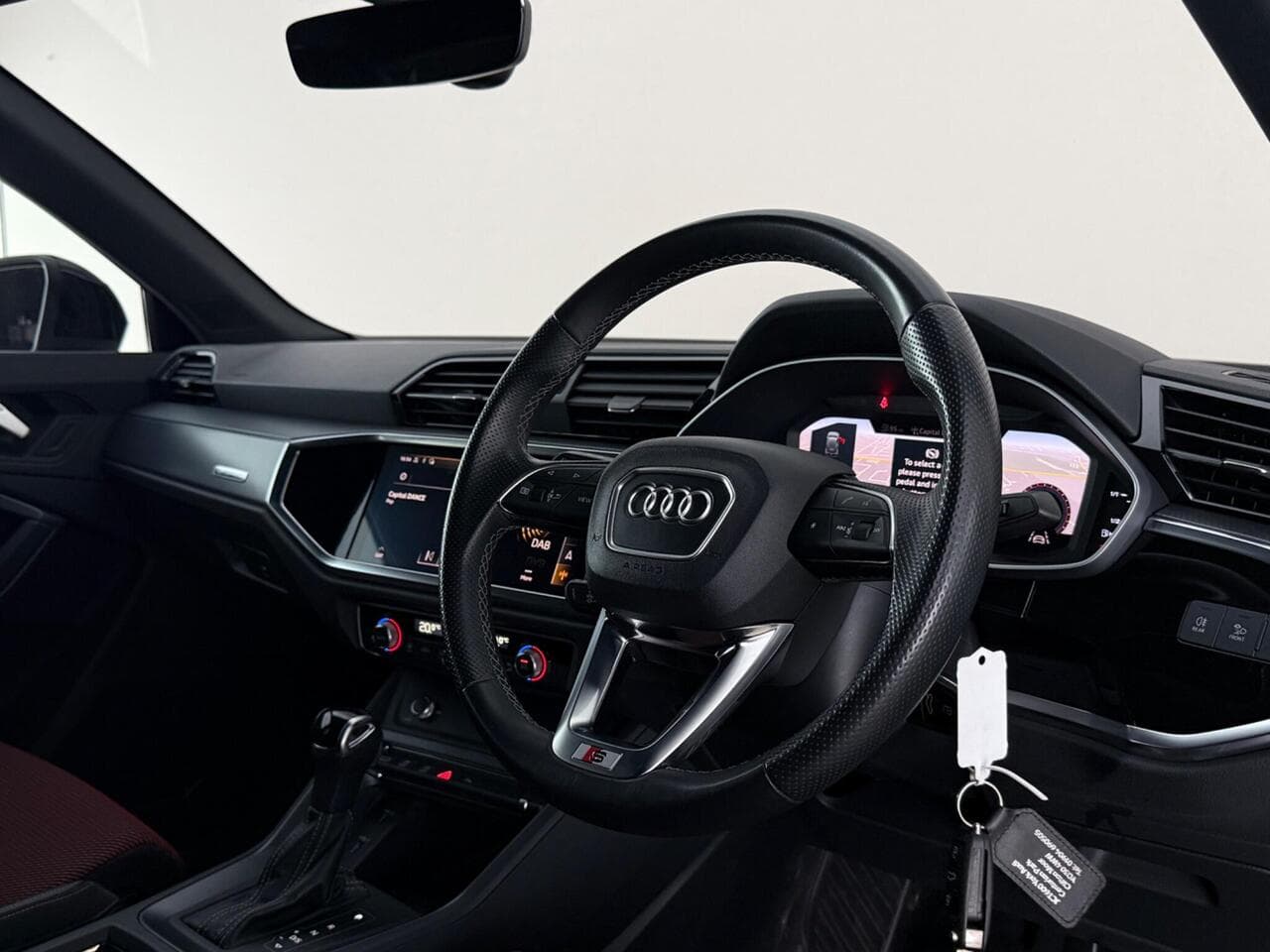 Audi Q3 thumbnail Interior Front
