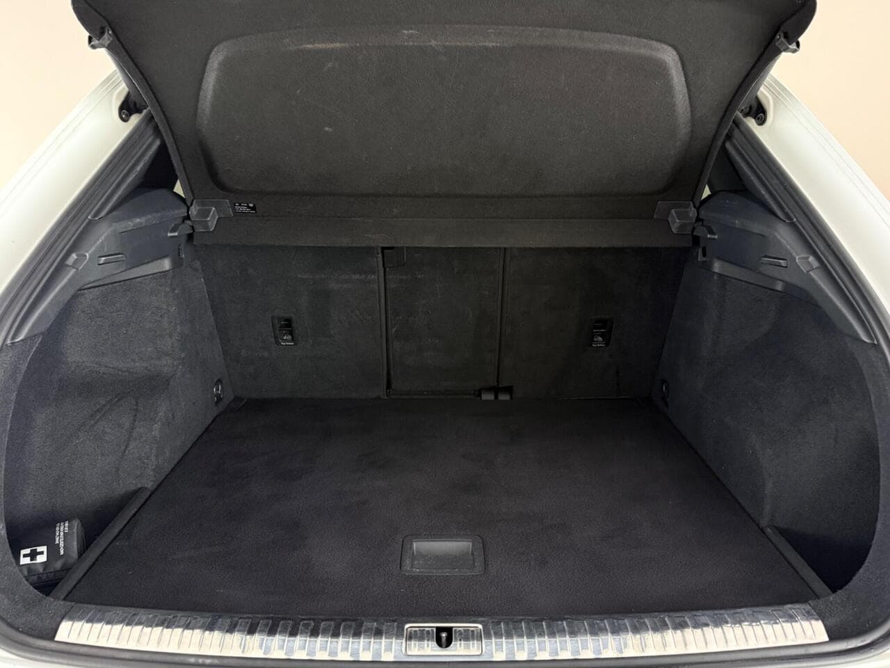 Audi Q3 thumbnail Boot