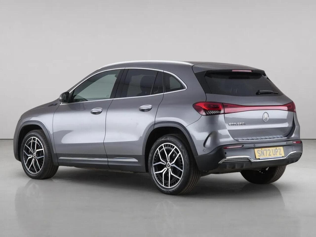 Mercedes-Benz EQA thumbnail Rear Left