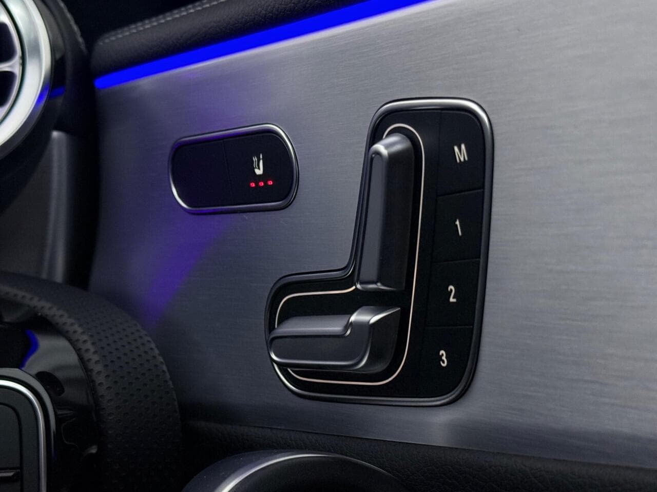 Mercedes-Benz CLA thumbnail Misc Controls
