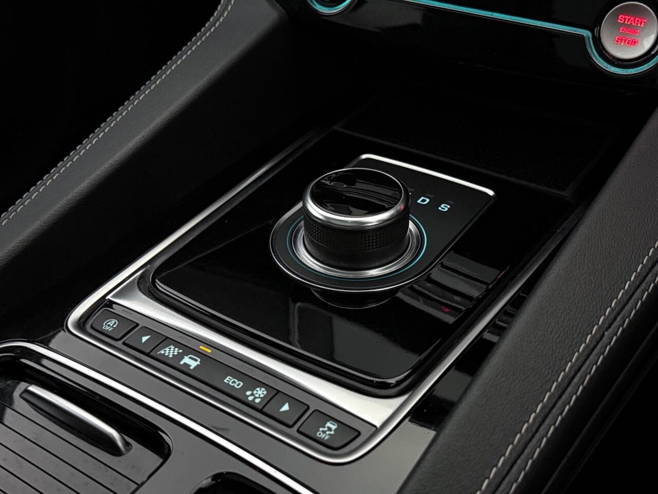 Jaguar F-PACE thumbnail Misc Controls