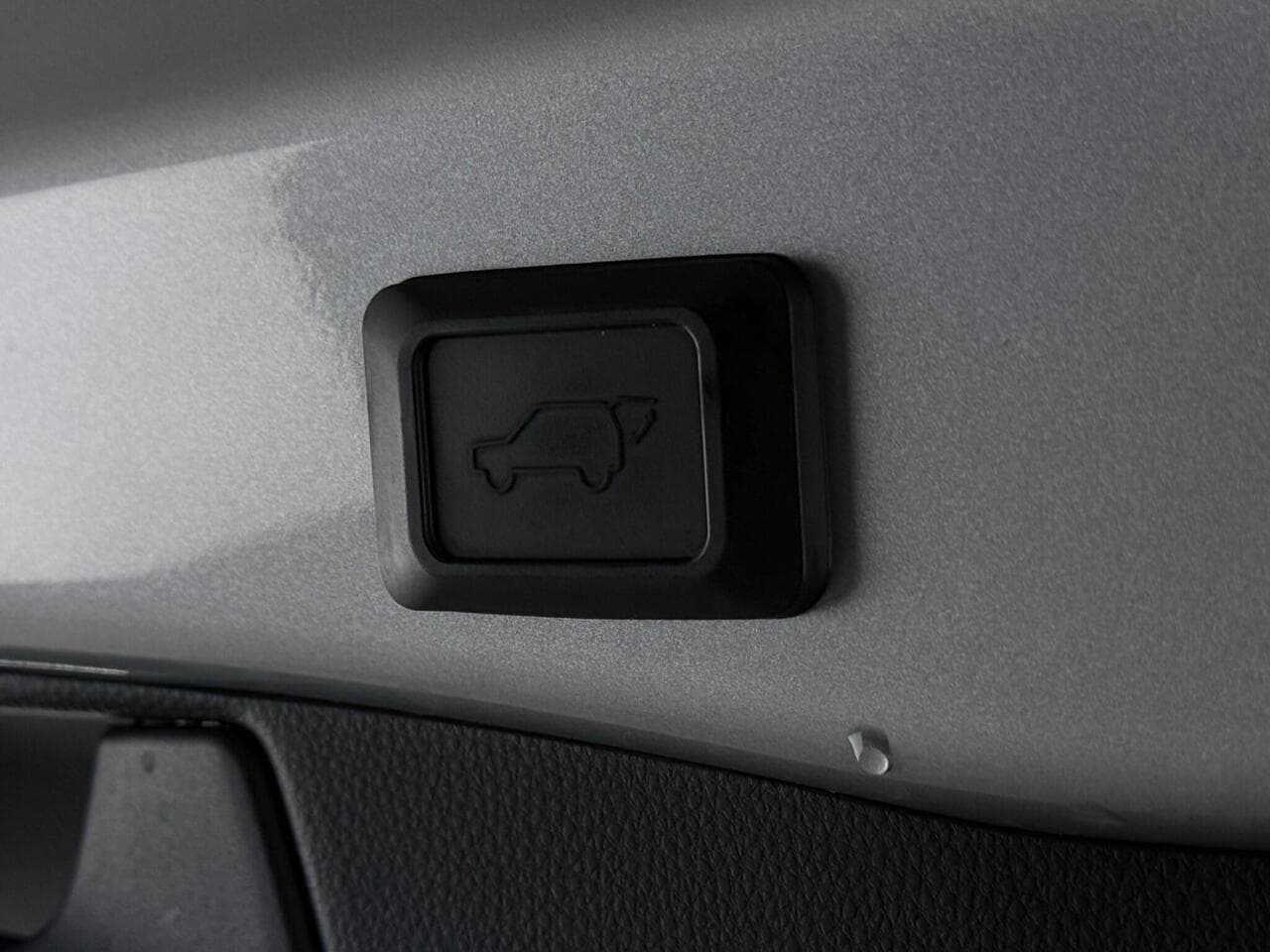 Toyota RAV4 thumbnail Misc Controls