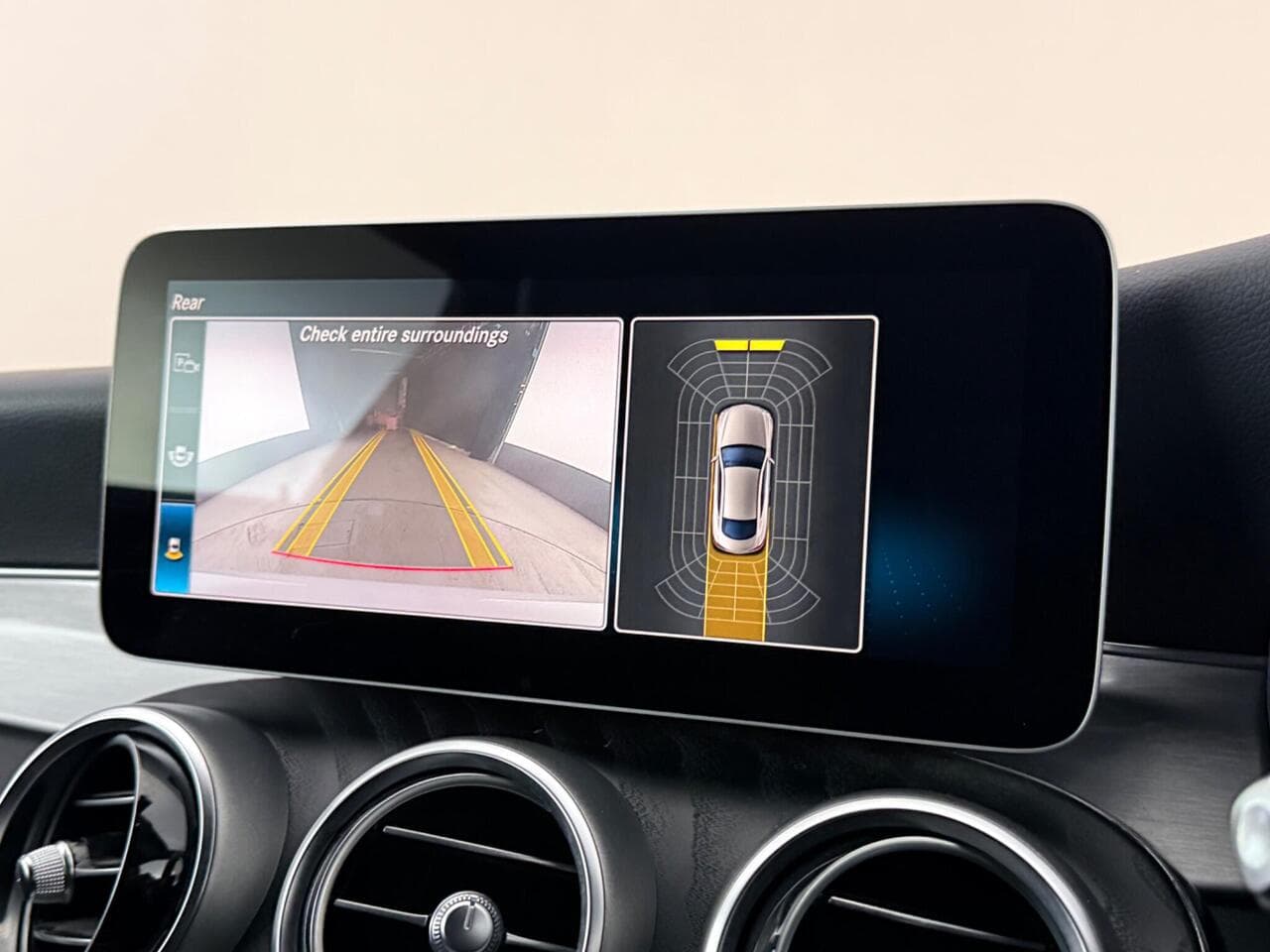 Mercedes-Benz C Class thumbnail Infotainment System