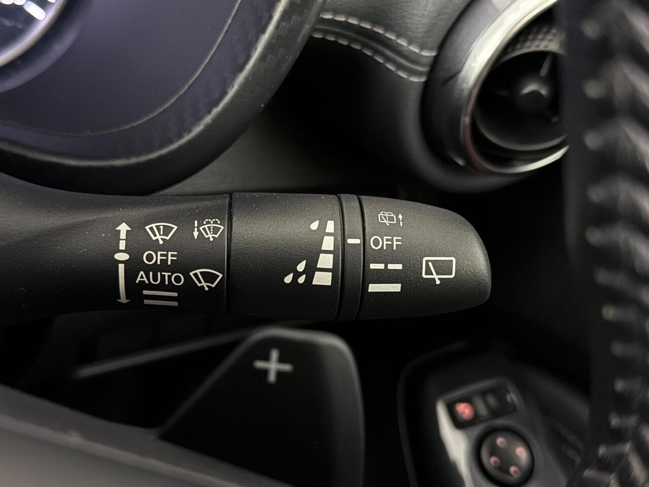 Nissan Juke thumbnail Misc Controls