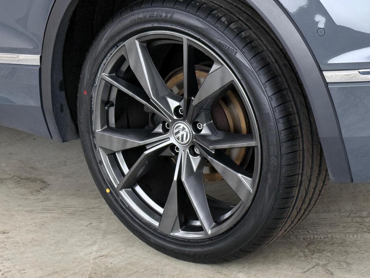 Volkswagen Tiguan thumbnail Wheel