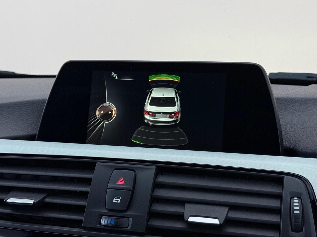 BMW 3 Series thumbnail Infotainment System