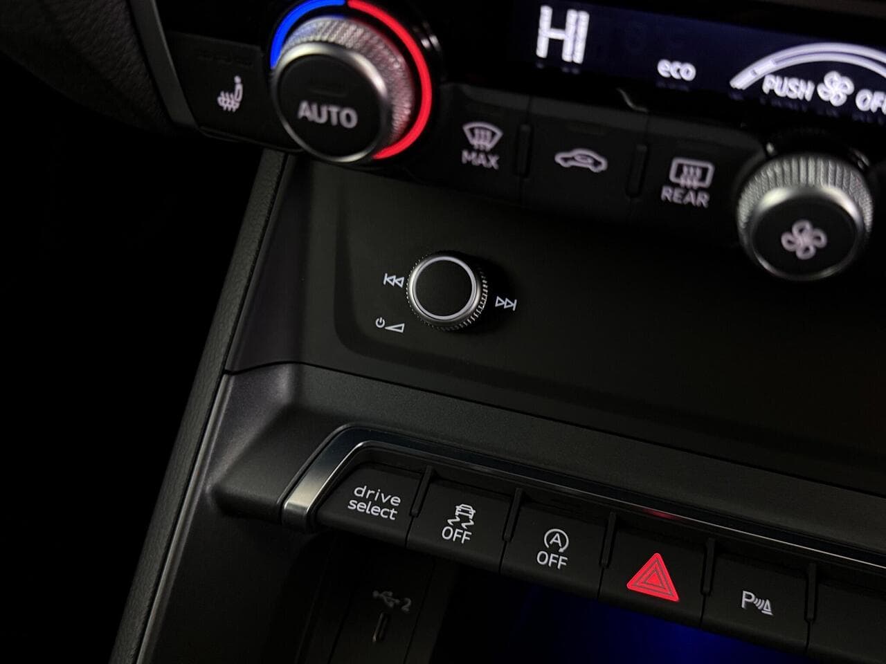Audi Q3 thumbnail Misc Controls